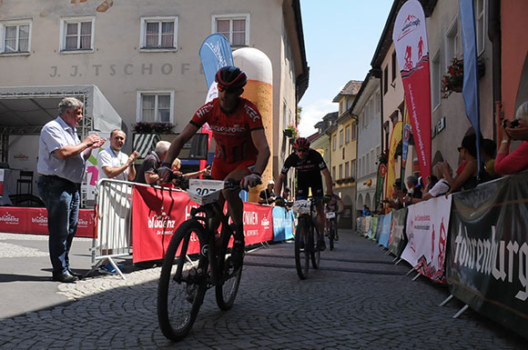 Gesamtsieger Mountainbike Christoph Soukup im Ziel (Bild: Alpen Challenge Bludenz)