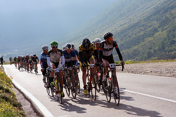 Die Teilnehmer können beim Alpencup-Rennen aus zwei Distanzen wählen (Foto: radmarathon.com)