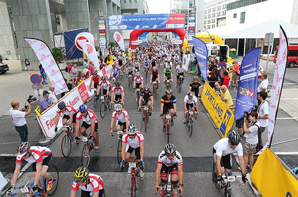 Auch 2014 wird wieder mitten im Regierungsviertel gestartet (Foto: STP-Radmarathon Team)