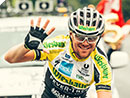 Christoph Strasser feiert historischen fünften RAAM Triumph