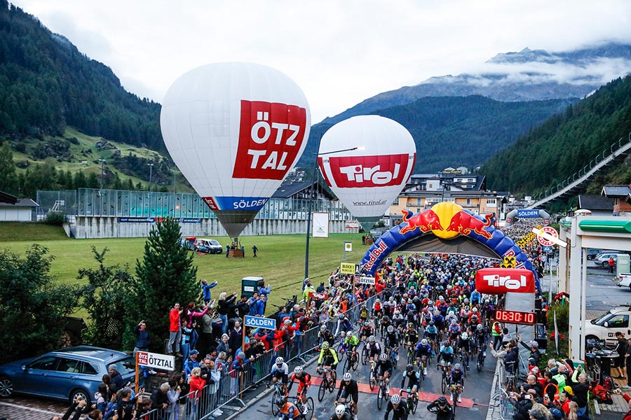 Start der 41. Ausgabe des Ötztaler Radmarathon im Vorjahr (Foto: Ötztal Tourismus/Lukas Ennemoser)