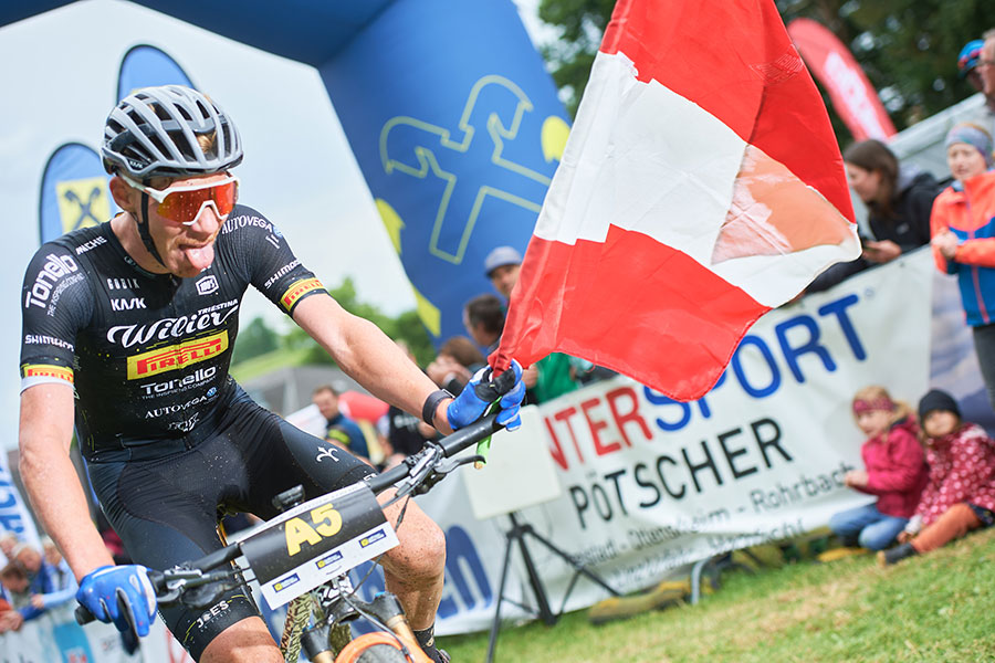 Staatsmeister MTB-Marathon Daniel Geismayr im Ziel (Fotos: Mathias Lauringer – SoulSpaceStudios)