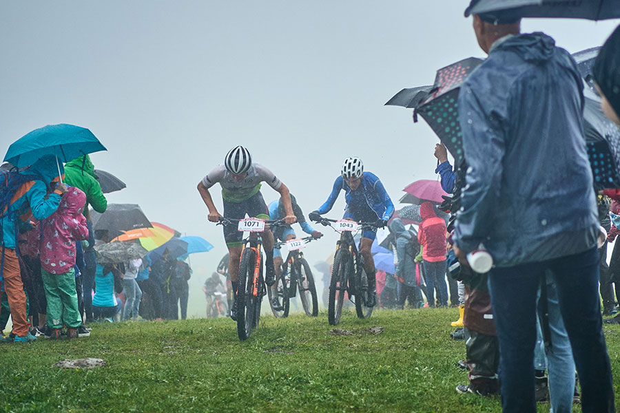 Trotz widriger Bedingungen sorgten zahlreiche Zuschauer auf der Choralpe wieder für Tour de France-Feeling (Fotos: Martin Bihounek)