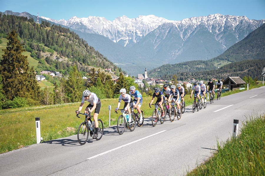 Atemberaubende Ausblicke, knackige Anstiege und rasante Abfahrten beim Imster Radmarathon (Bild: Sportograf)