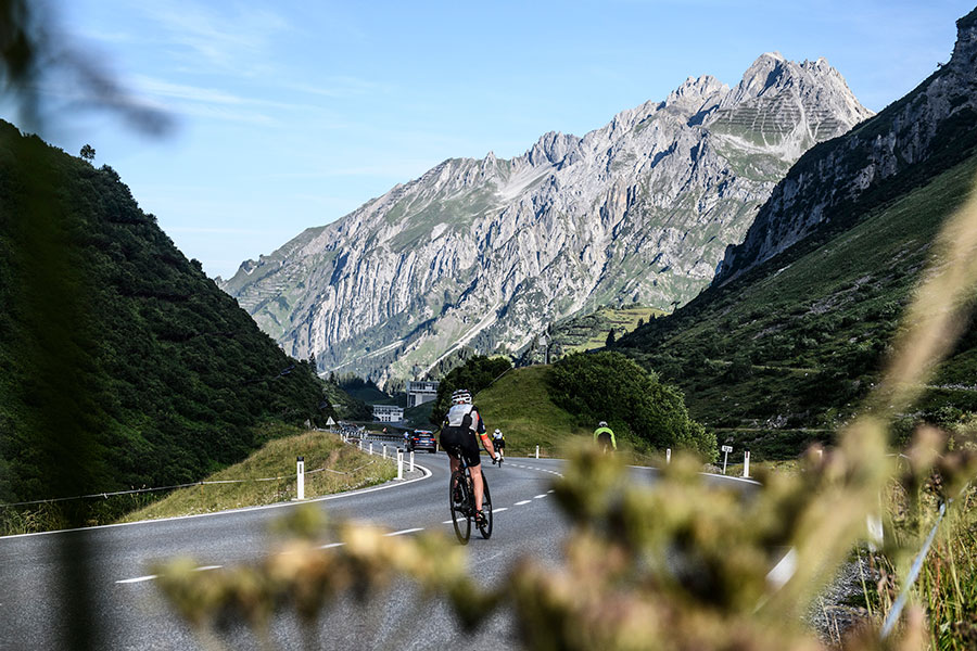 Imposante Kulisse - Die Teilnehmer des 8. ARLBERG GIROS wurden von perfektem Radwetter begleitet (Foto: Patrick Säly Photography)