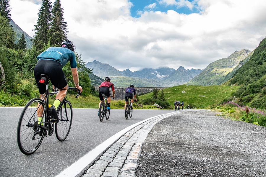 Um den Rennradklassiker zu bezwingen, müssen die AthletInnen 2.500 Höhenmeter meistern (Bilder: Patrick Säly Photography)