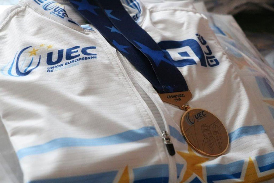 Europameistertrikots für die KategoriensiegerInnen der Lang- und Mittelstreckendistanz (Foto: Alé La Merckx)