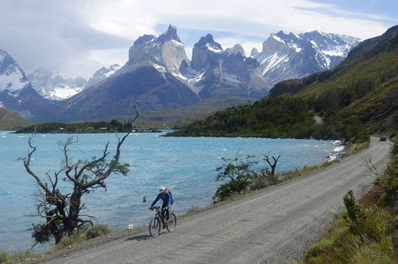 Alfred Mähr in Torres del Pain, Chile (Foto: Wilbert Bonné, bike-dreams.com)