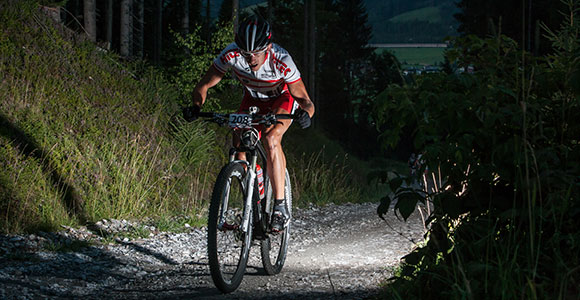 Christoph Soukup unterwegs zur schnellsten Rundenzeit der Bike Night (Foto: www.nr22.com)