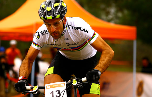 MTB Marathon Weltmeister Alban Lakata am Start des XCO-Rennens zur Mountainbike Liga Austria