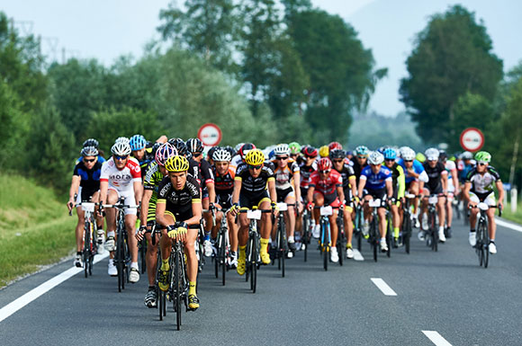 Start des „SuperGiroDolomiti“: Stefan Kirchmair an der Spitze (Copyright: Marco Felgenhauer)