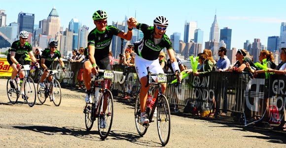 Granfondofeeling vor spektakulärer Kulisse in New York (Foto: sportograf.com)