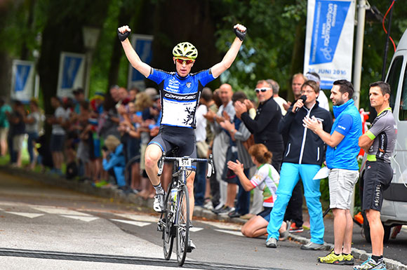 Sieger Johannes Berndl bei der Zieleinfahrt auf der 200 km Strecke