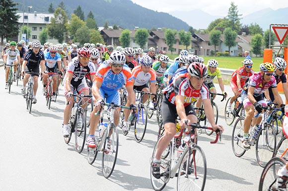 Bis zu 2.500 RennradfahrerInnen machen die Region zum Rennrad-Mekka (Foto: ofp kommunikation)