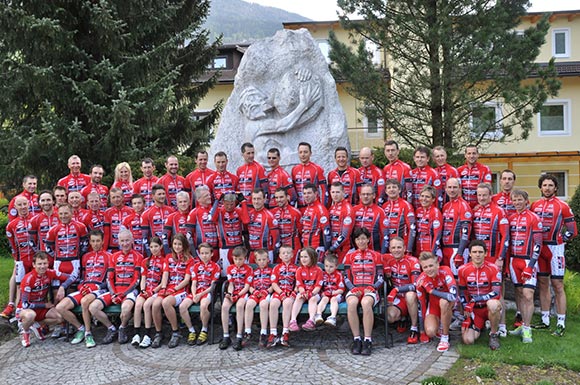 Mannschaftsfoto ARBÖ Raiffeisen Radclub Feld am See 2014