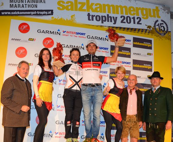 Die Trophy Langdistanz Sieger 2012: Natascha Binder (GER) und Ondrej Fojtik (CZE)